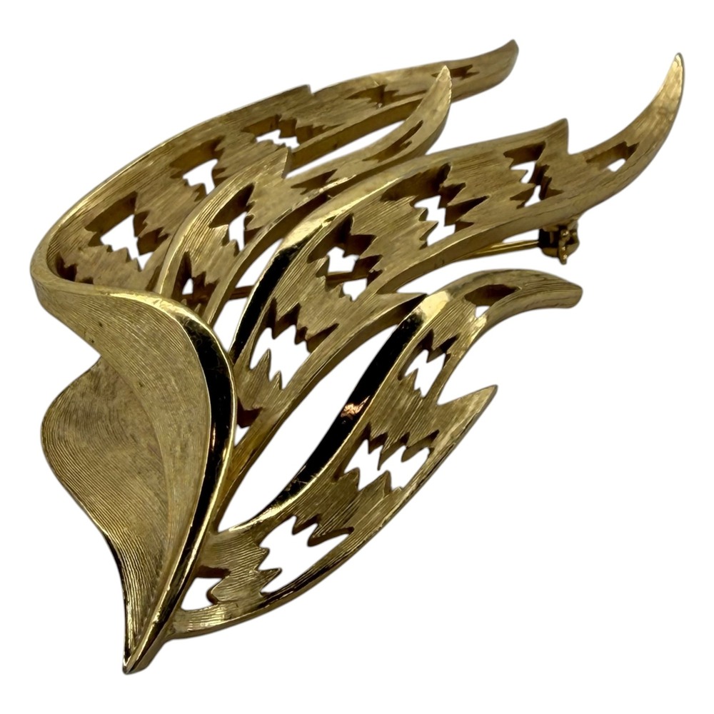 Trifari Brooch Gold Tone Textured Openwork Flame Leaf Vintage Pin